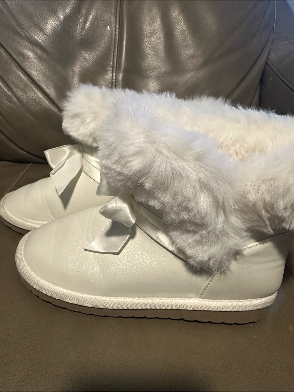 Gymboree Girls Chalet Glitter White Faux Fur Winter Boots Shoes Size 2 Satin Bow